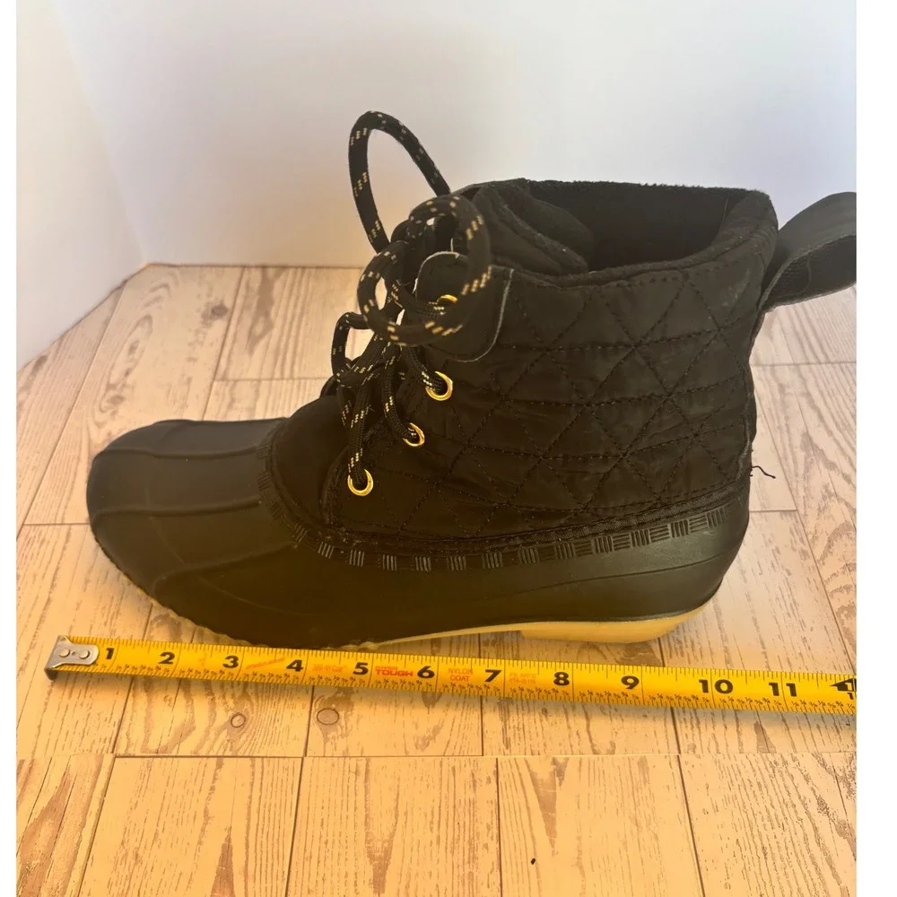 Magellan Outdoors Womens 8B Black Duck Boots Quilted‎ Lace Up Waterproof Winter